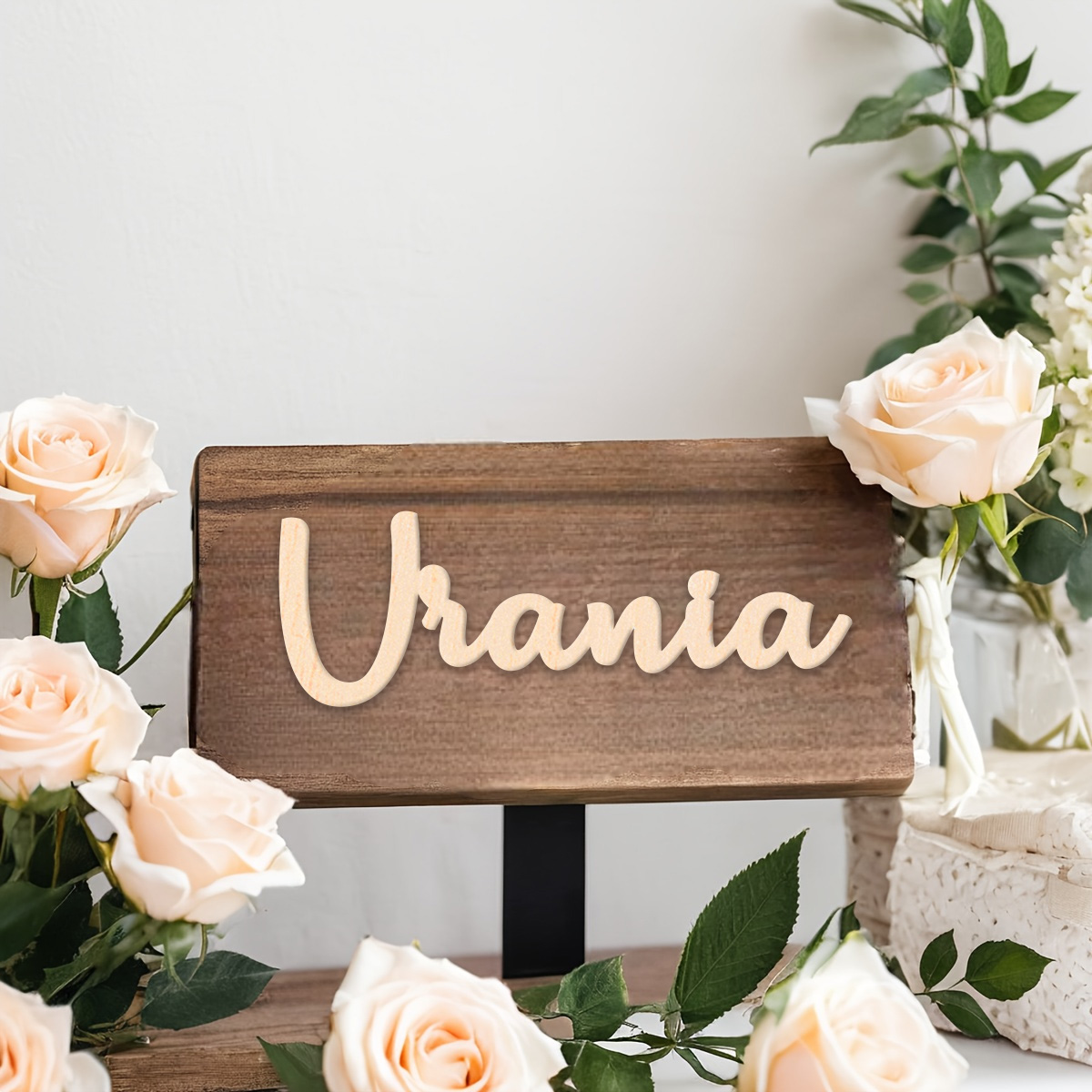 モダンなミニマリストデザインの特注無垢材ネームタグ、スタジオ - Wedding Shop のレビューと価格